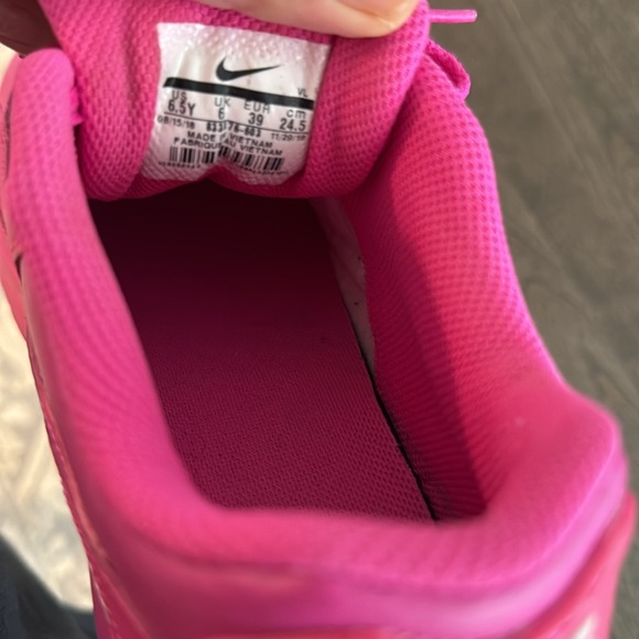 Nike Air Max 90 in Laser Fuchsia - Picture 8 of 11